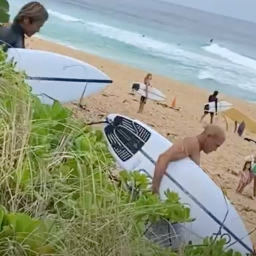 Surf Session in Hawaii Kelly Slater and Akira Shindo Flat Earth 